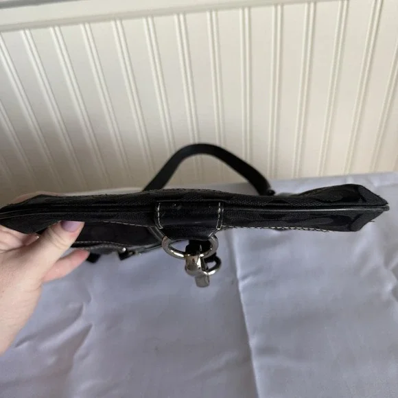 Vintage Coach Mini Black Signature C Hampton Hobo Clip Shoulder Hand Bag Purse - Picture 3 of 13